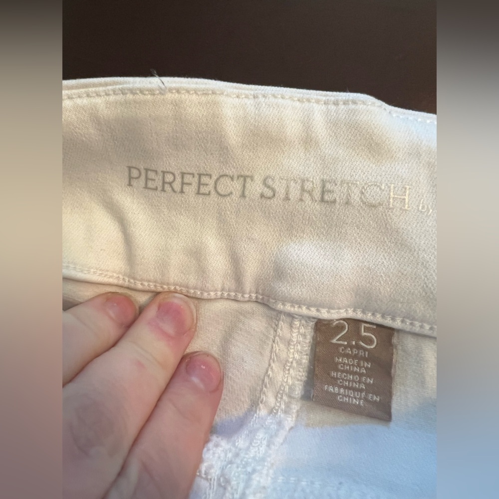Chico's Perfect Stretch White Capris Size 2.5 - Picture 8 of 13